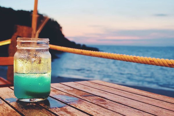 Où trouver les meilleures plages pour le surf nocturne à Hawaï?